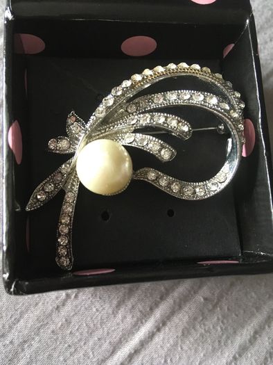 brooch large pearl and diamond