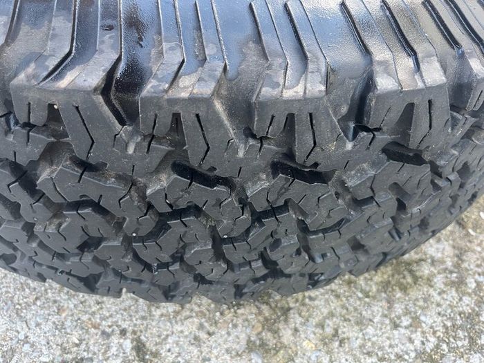 6 BFGoodrich 235/85R16 Tyres and Black Steel Rims