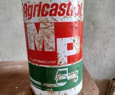 Castrol and Shell Oil cans