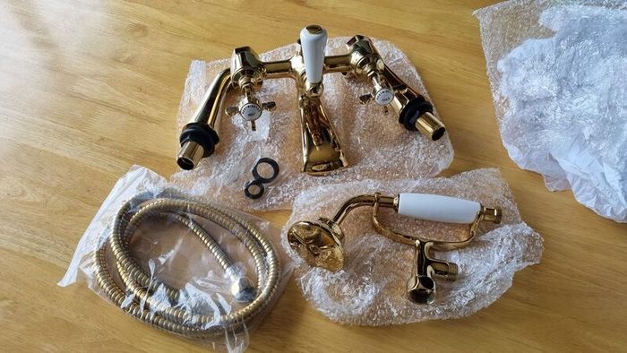 NEW Vintage Gold Colour Brass Bathroom Bath Tub Mixer Tap with Hand Shower