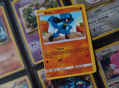 Riolu ! Miscut Error ! Off Centre ! from Ultra Prism Set ! 2018 ! Error Pokemon Card !