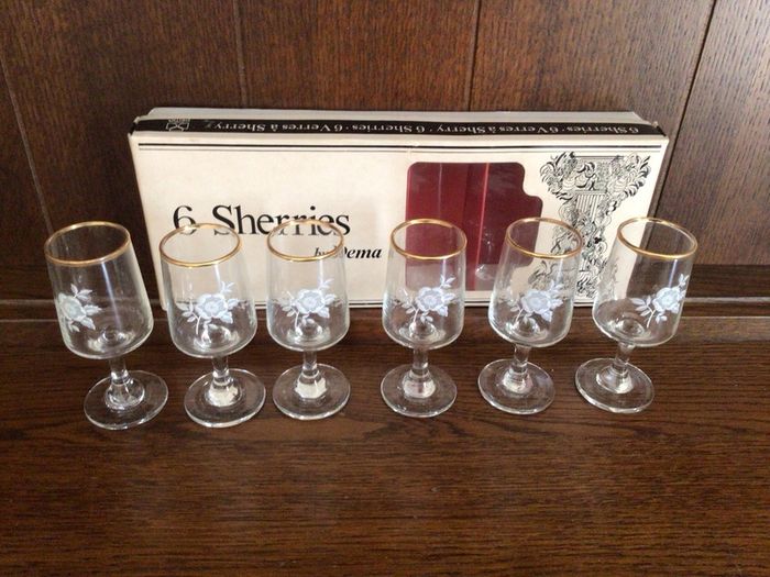 6 Vintage Dema Sherry glasses boxed