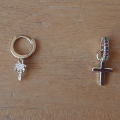 Two new pretty stud earrings (palm and cross)
