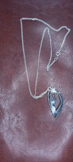 Vintage jewelry is sold individually for 5 to 10 euros