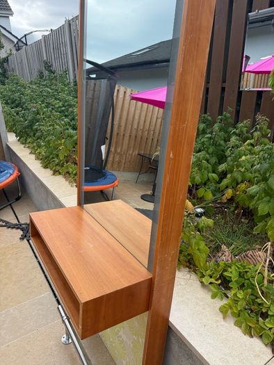 Hairdressing mirror unit