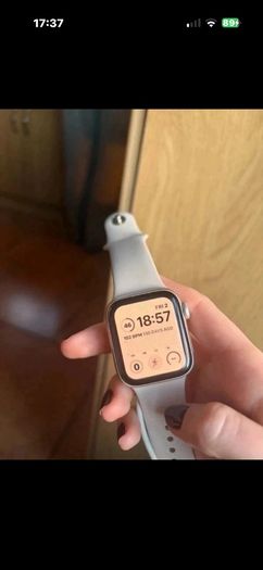 apple watch SE2 excellent condition, barely used, 96% battery health