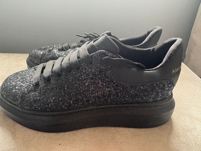 black trainers