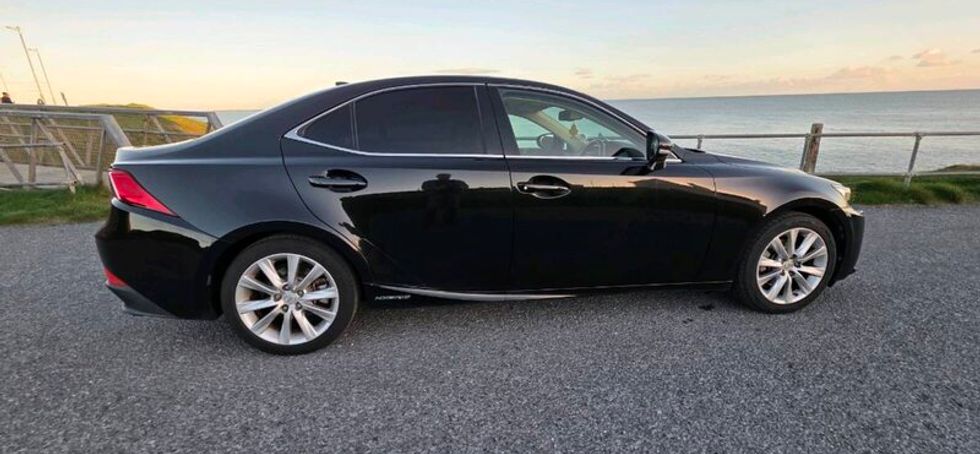2015 Lexus IS300h 2.5 Petrol Hybrid 223bhp