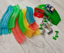Glow in the dark car track set