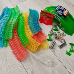 Glow in the dark car track set