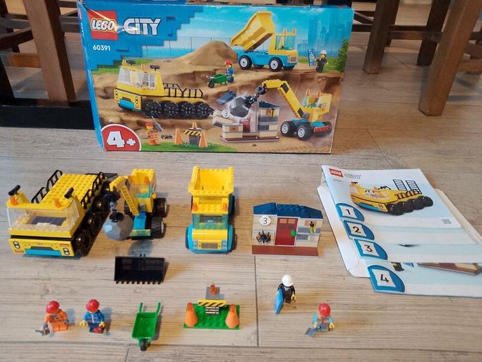 Lego City 60391Construction Trucks and Wrecking Ball Crane Complete