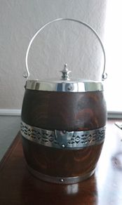 Coopered biscuit barrel.