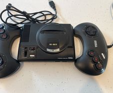 Official sega mega drive mini + 2 controllers + 42 preloaded games