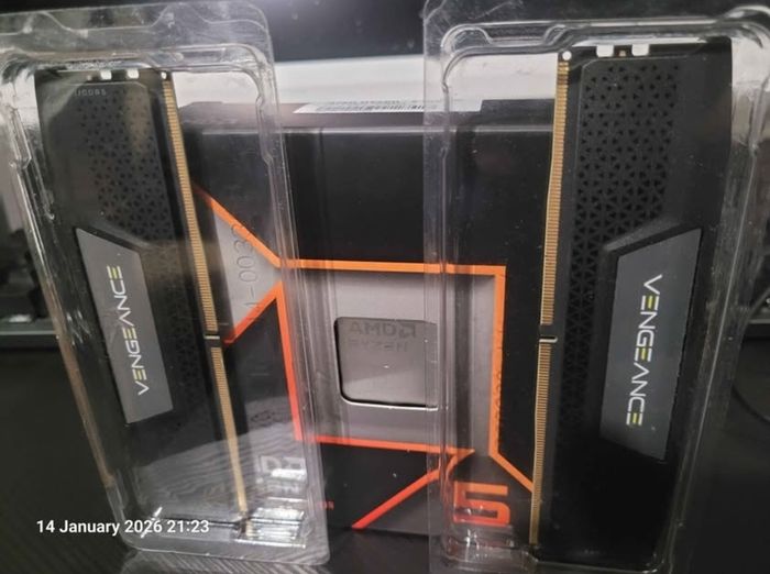 48 Gb DDR5 (2x24 Gb) Corsair Vengeance Black 5600 Mhz. More DDR5 Kits on my profile as well.