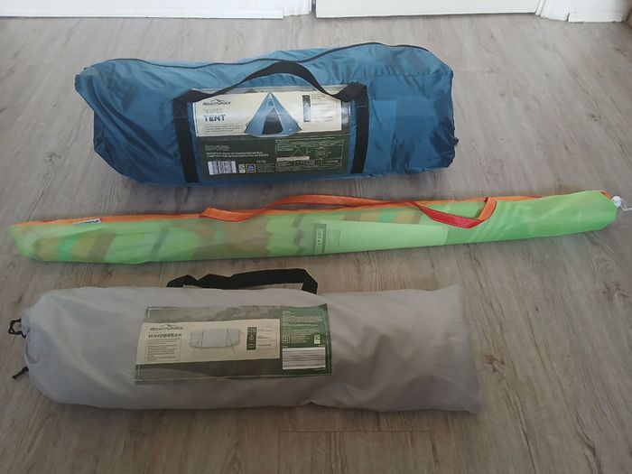 NEW Teepee 4 people tent 300cm x 300cm x 210cm Beach Umbrella Windbreaker 1,45cm x 5,00m 50e for the lot NEW