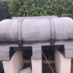 Oil tank
