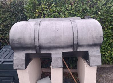 Oil tank