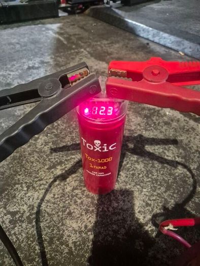 12 volt amplifier and capacitor