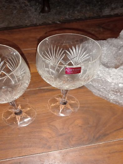 2 cavan crystal wine glasses