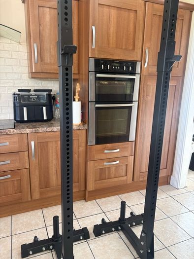Squat Rack, Commercial Gym Spec Grade ( Rated To Hold 350kg Of Weight!!!)