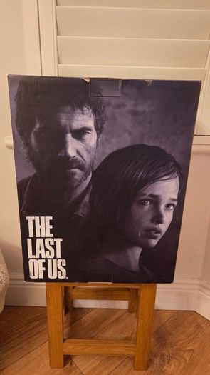 The Last of Us - Joel & Ellie Statue Post Pandemic Edition