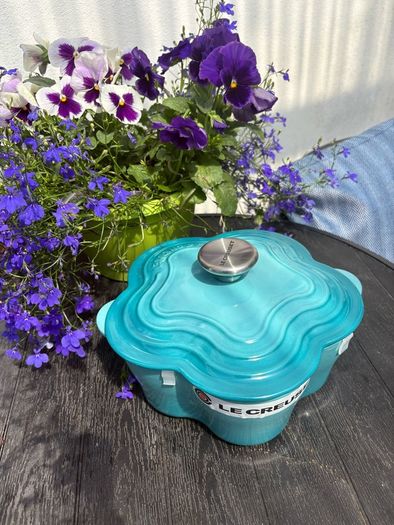 Le creuset Fafa 2L pot in Teal/ Carribean