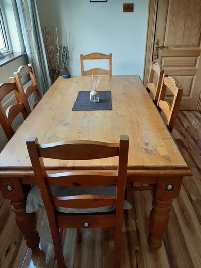 Table and 6 x chairs