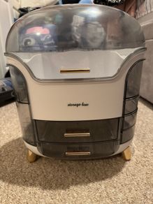 make up storage