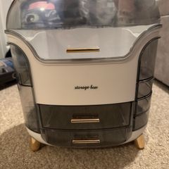 make up storage