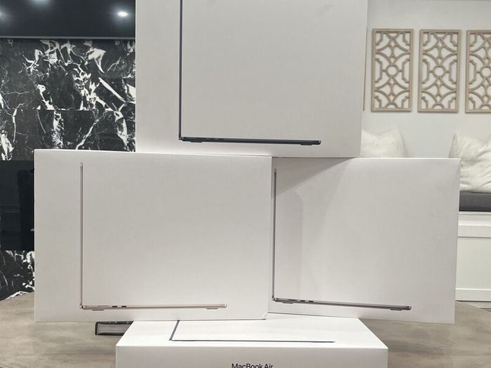 Apple MacBook Air 15-inch Laptop with M5 chip: Built for AI, 15.3-inch Liquid Retina Display, 16GB Unified Memory, 512GB SSD, 12MP Center Stage, Touch ID, Wi-Fi 7