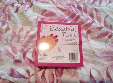Beautiful nails kit with book NEW unused