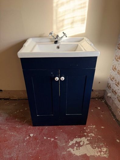 Vanity unit navy and white