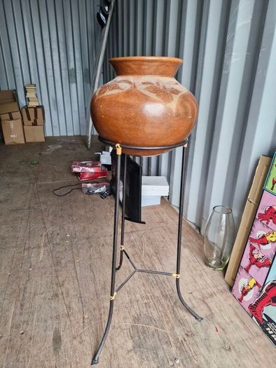 planter on stand