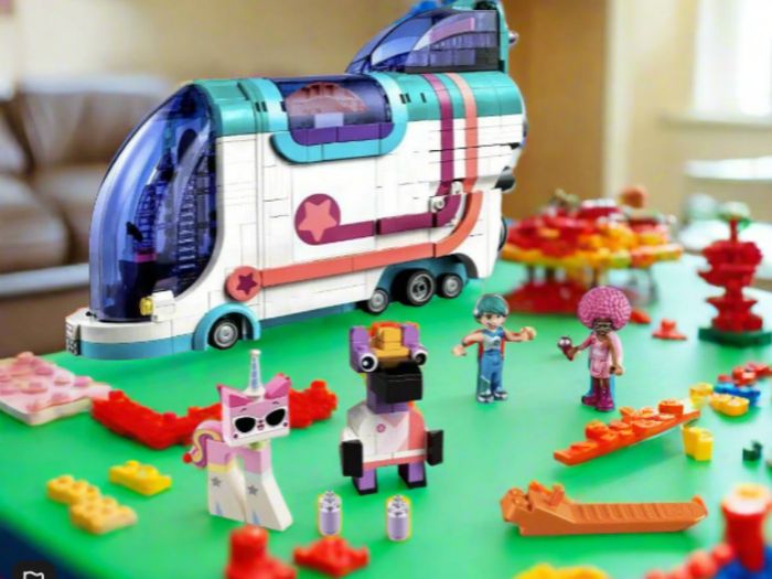 Lego The LEGO Movie 2 Pop-Up Party Bus (70828)