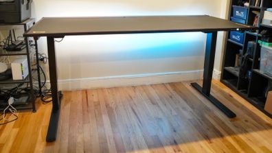Secretlab Magnus Pro metal desk