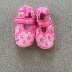beach shoes size 8