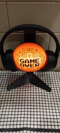 Headphone gaming stand with light