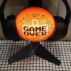Headphone gaming stand with light