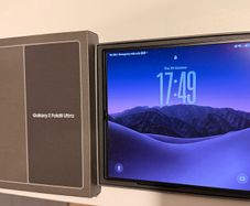 Samsung Z fold 8 ultra - Irish/EU - Mint