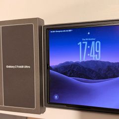 Samsung Z fold 8 ultra - Irish/EU - Mint