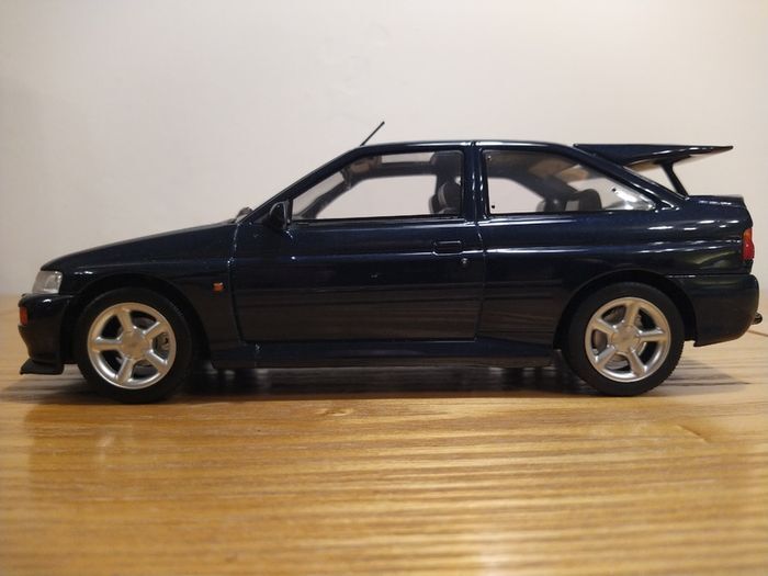 Ford Escort RS Cosworth 1992 Dark Blue Metallic RHD 1/18 New in Box