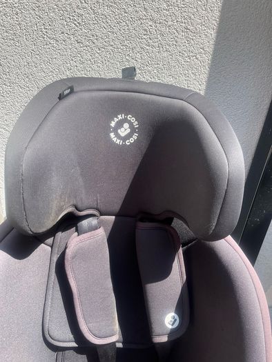 2 maxi cosi Titan car seats