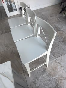 3x white painted wooden bar stools