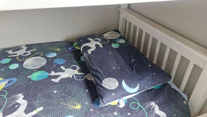 Bunk Beds - single with bedding