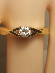18ct Gold Petite Vintage Diamond Solitaire Ring