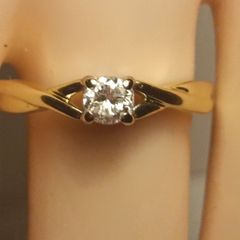 18ct Gold Petite Vintage Diamond Solitaire Ring