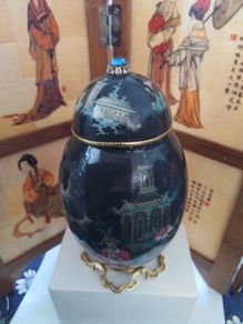 Pretty Little Decorative Chinese Container