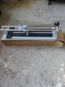 Tile cutter
