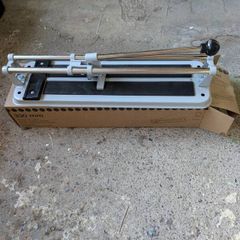 Tile cutter