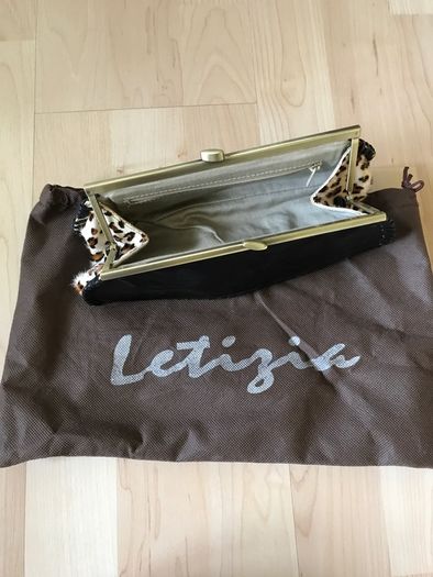 Black clutch
